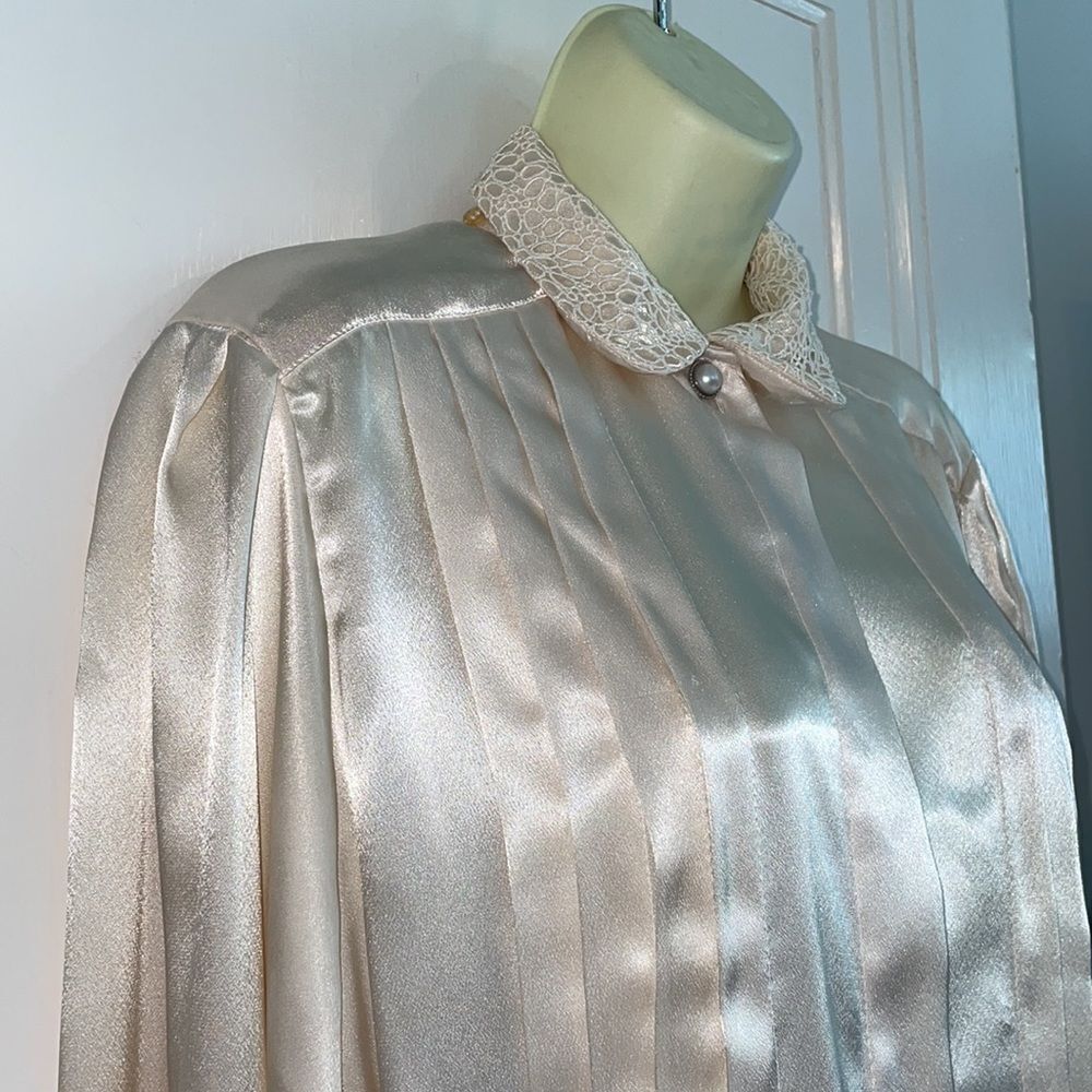 Vtg 80s/90s Erena by Irene Koenig cream/ivory polyester blouse with crochet lace - Picture 5 of 9